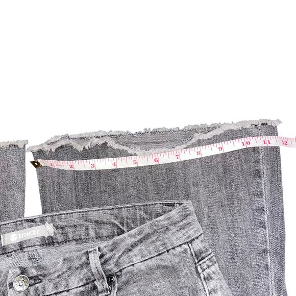 Tractr Gray Flare Jeans Women’s Size 10/30 Raw Hem High Rise Stretch Denim - Picture 5 of 9